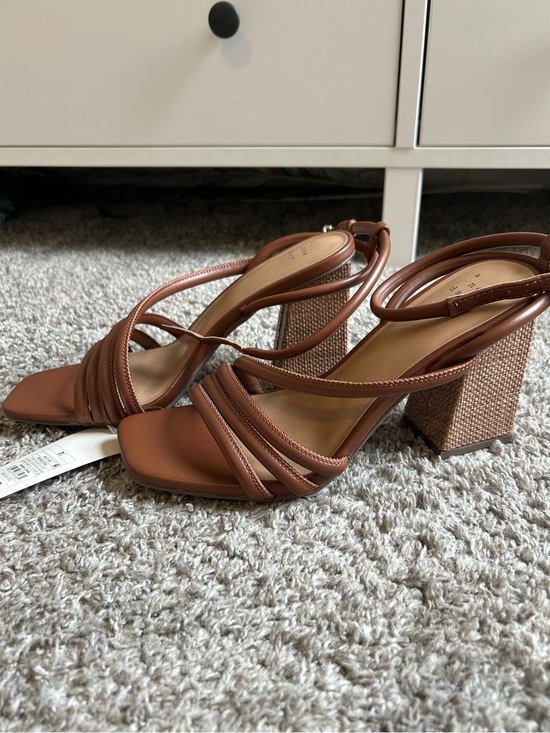 a new day Shoes - NWT Women’s Brown Strappy Block Heel Sandals